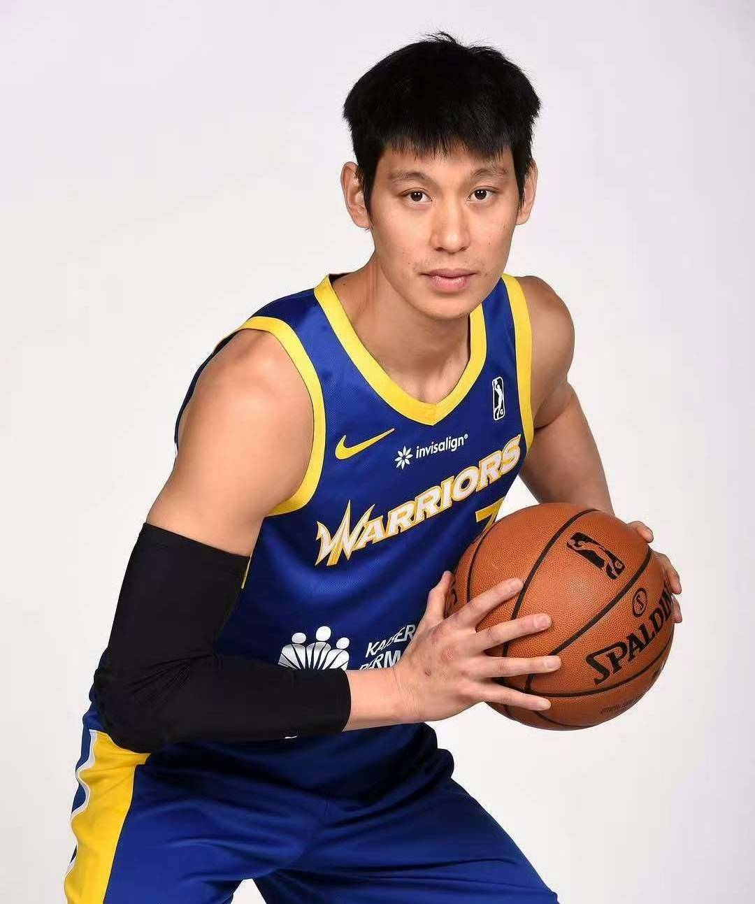 九游官网-林书豪在NBA比赛中交出大三双，被誉为最佳防守控卫的简单介绍
