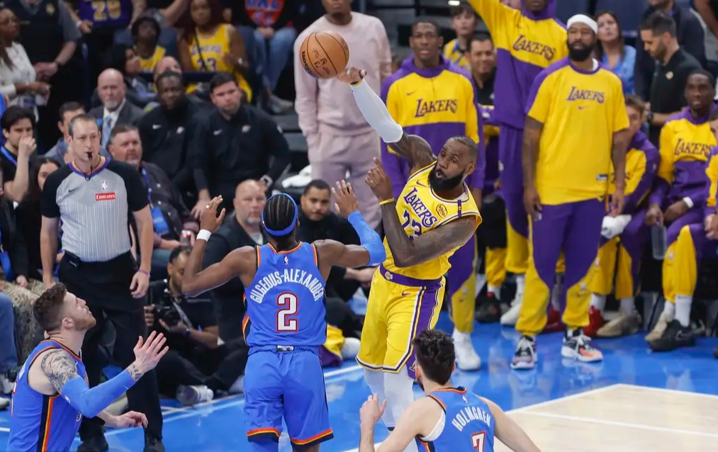 NBA总决赛首场：湖人客场击败热火取得开门红的简单介绍