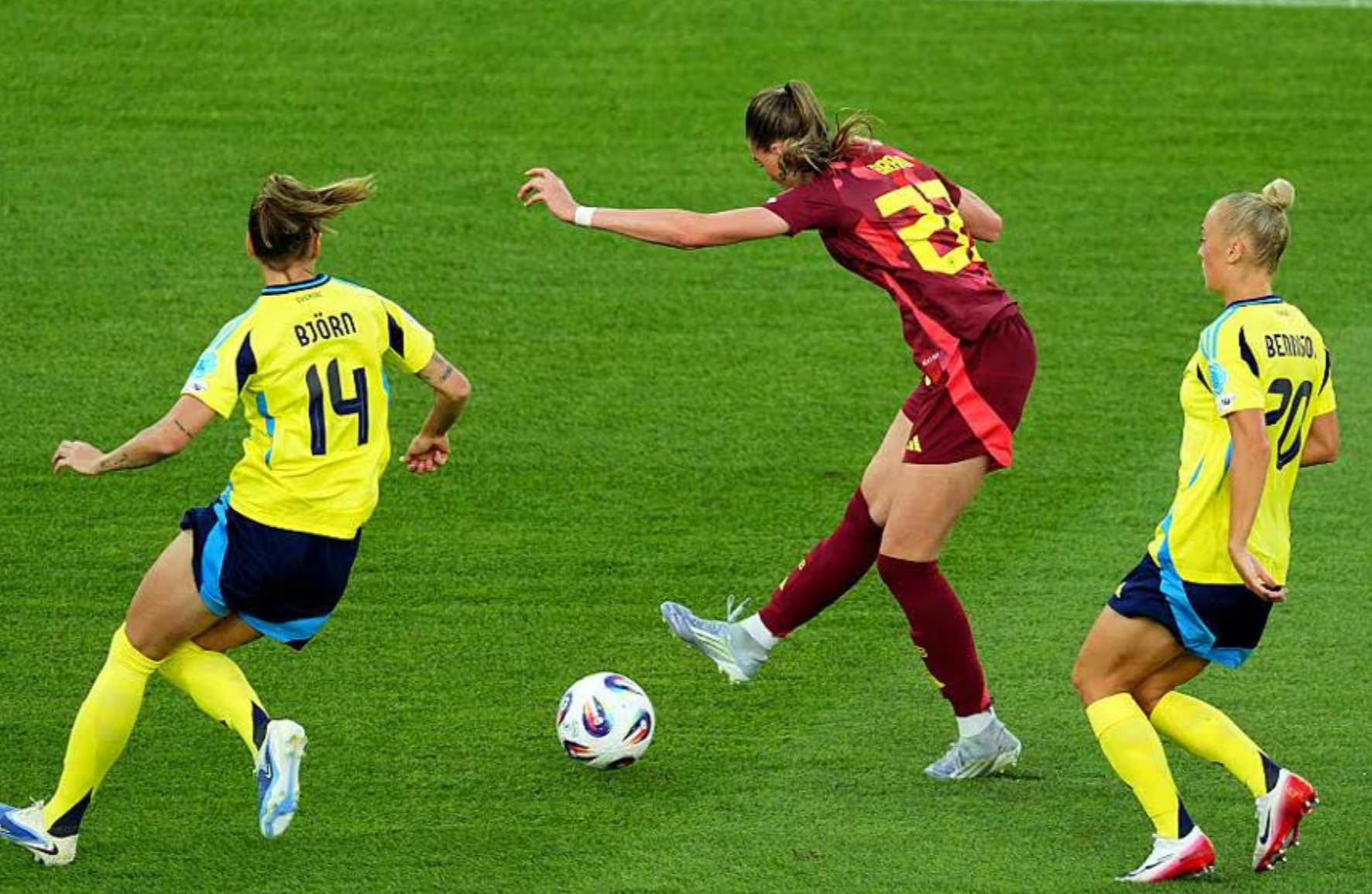 包含瑞典女足表现亮眼，团结一心迎接挑战的词条