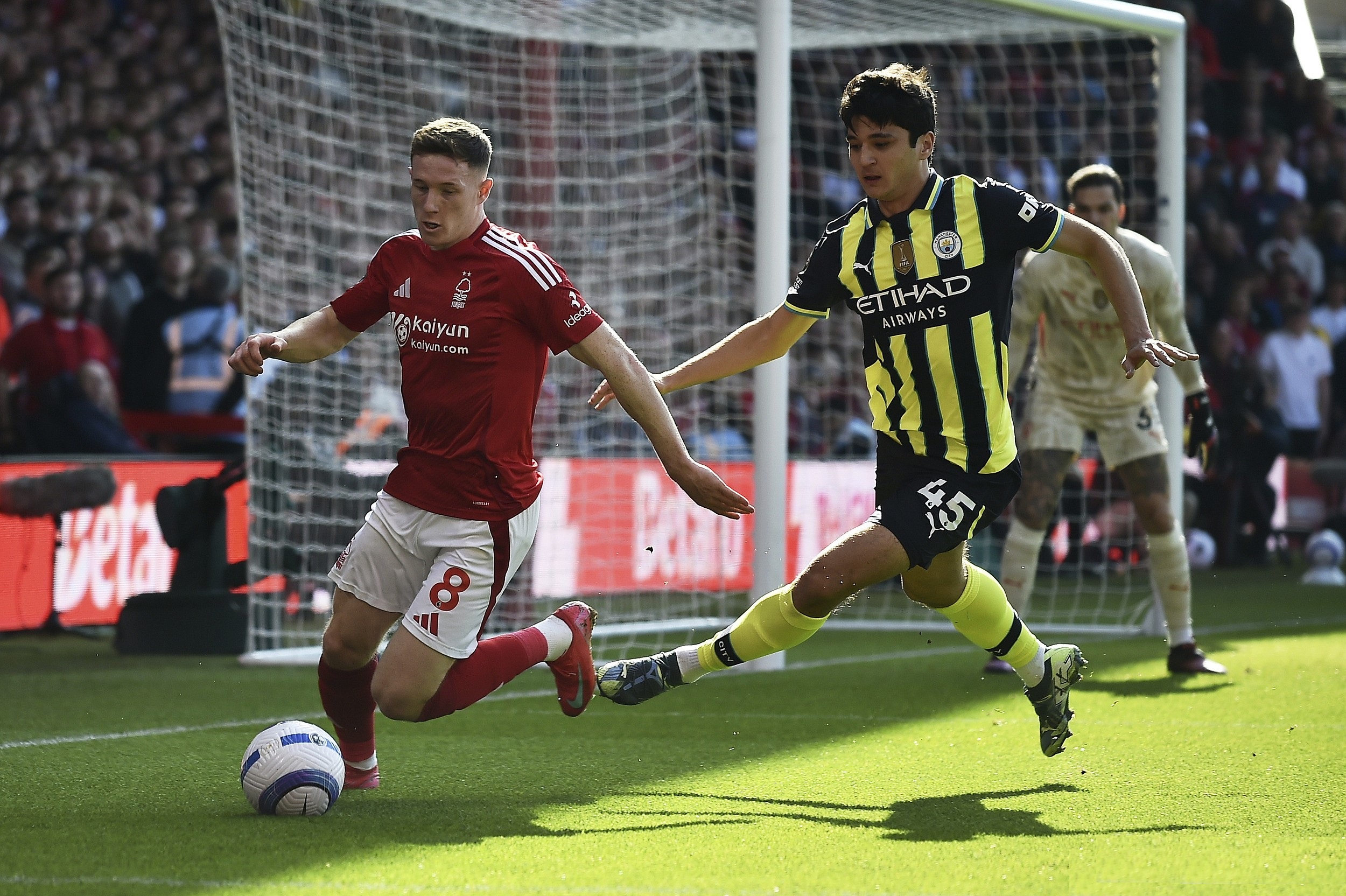 九游娱乐-关于曼城主场-逼平里昂，戴维斯破门的信息