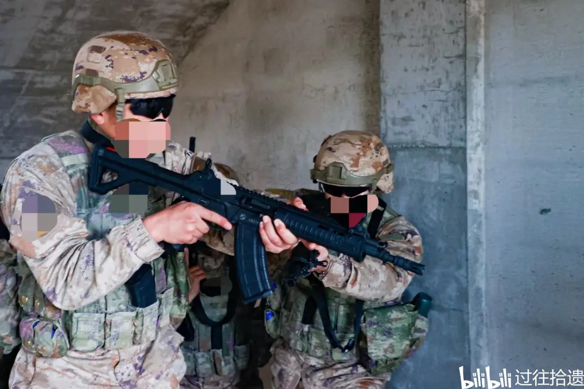 九游官网-战术失误频现，教练团队面临调整压力