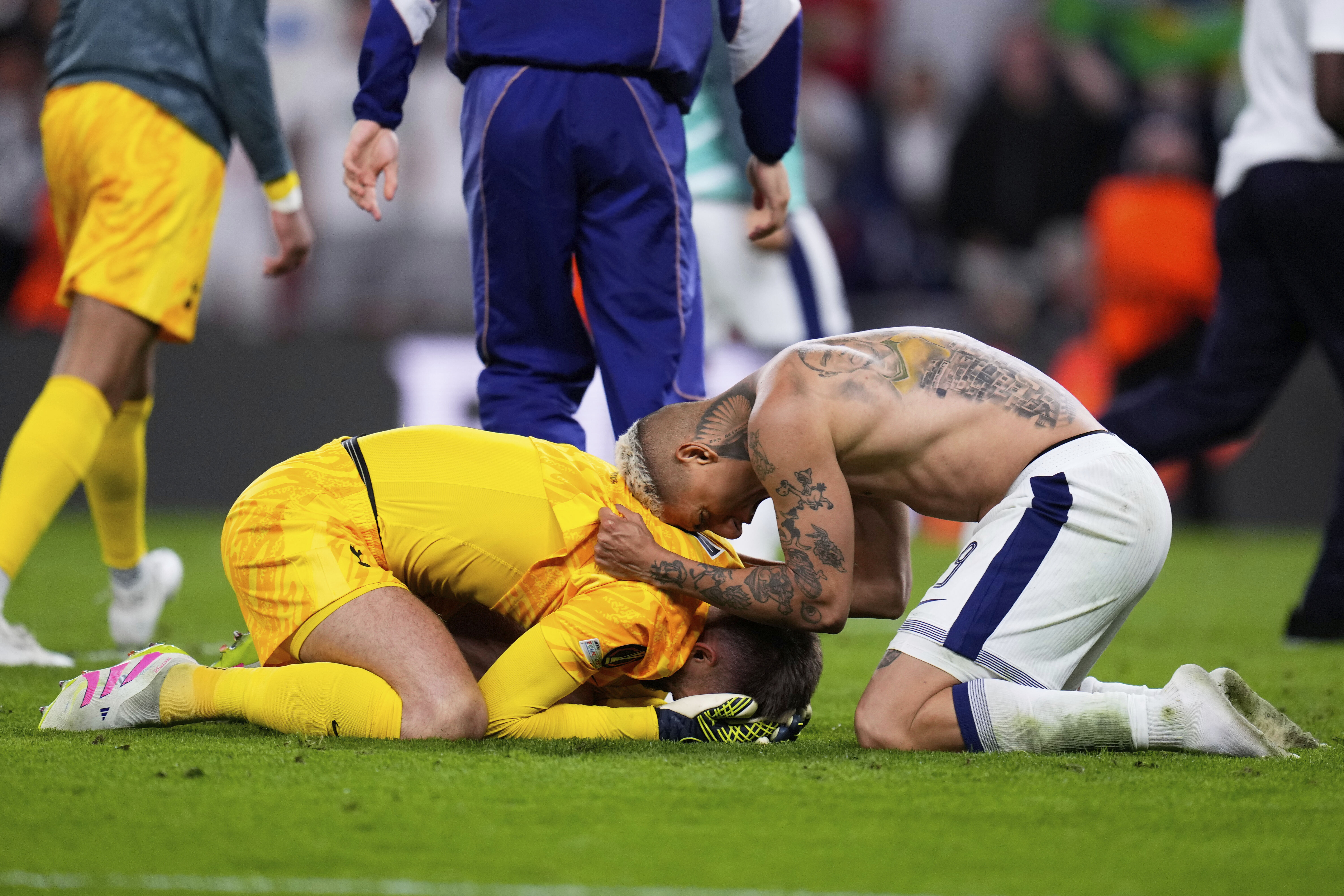 包含疯狂周中！欧洲俱乐部冠军赛激发球员激情的词条