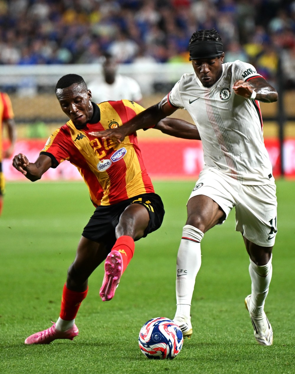 突尼斯队在比赛中积极拼搏，取得成功