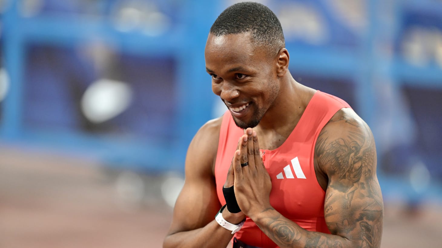 九游体育APP下载-英国选手在田径比赛中奋勇拼搏