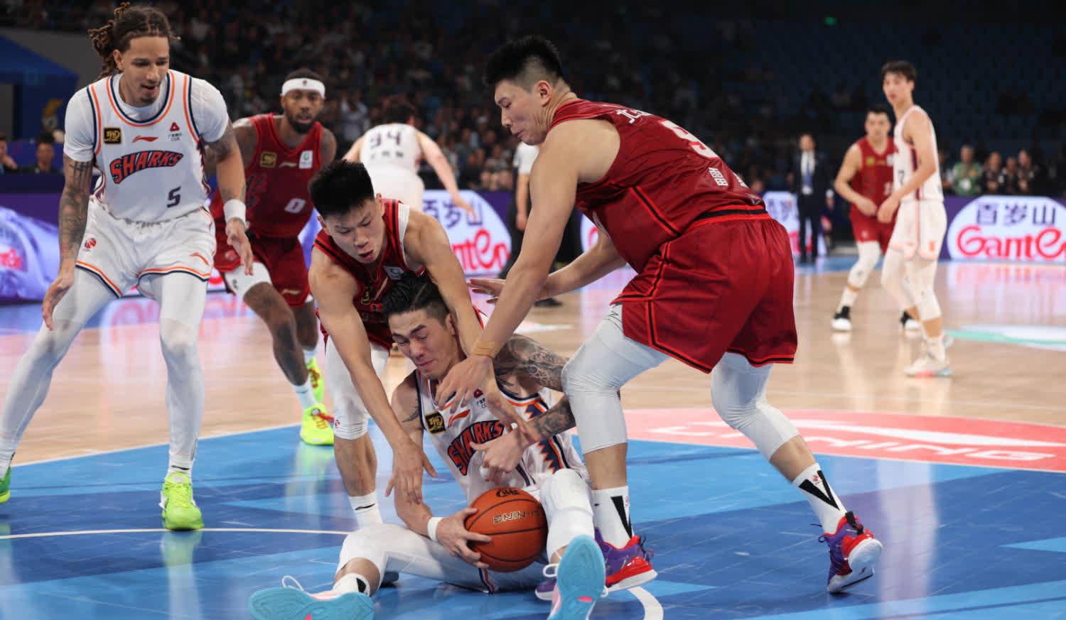 九游游戏-广东队遭遇江苏队劲敌，困难突破