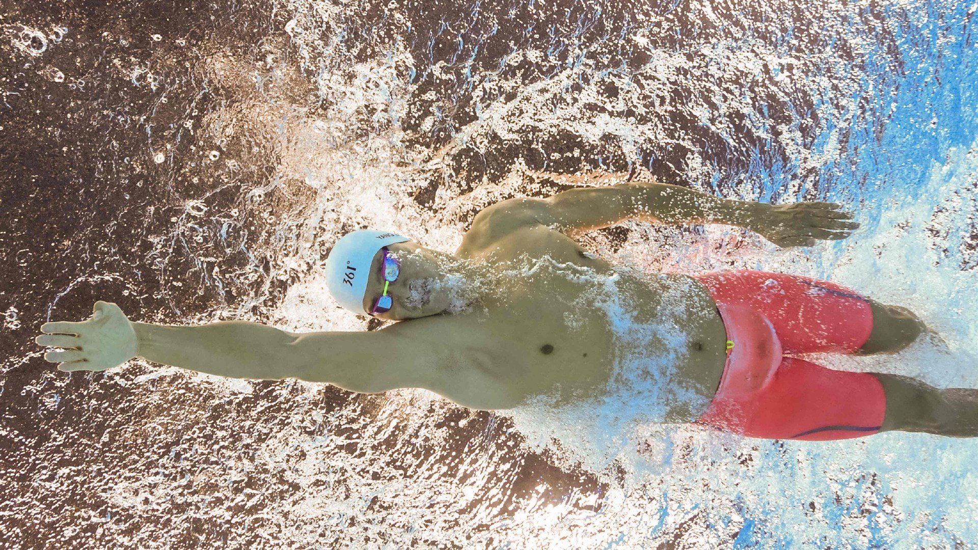 伊拉克提前终结悬念瑞典,卢卡库成为关键先生—足球场上的戏剧性转折